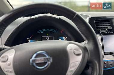Хэтчбек Nissan Leaf 2015 в 