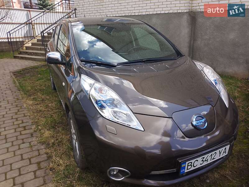 Хэтчбек Nissan Leaf 2015 в 