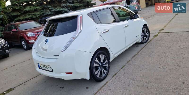 Хэтчбек Nissan Leaf 2016 в Днепре