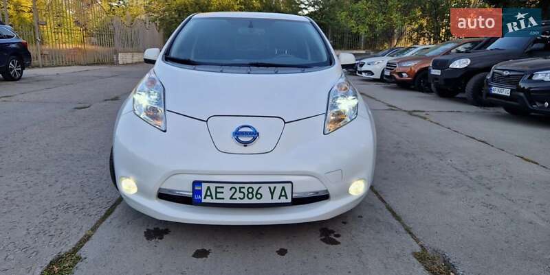 Хэтчбек Nissan Leaf 2016 в Днепре