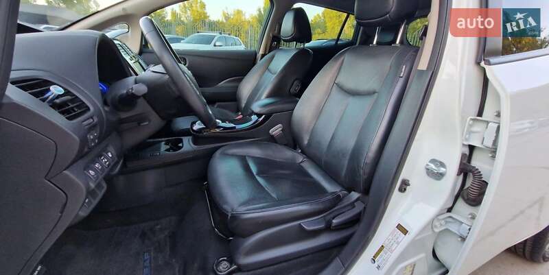 Хэтчбек Nissan Leaf 2016 в Днепре