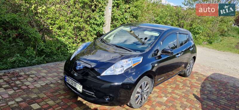 Хэтчбек Nissan Leaf 2016 в 