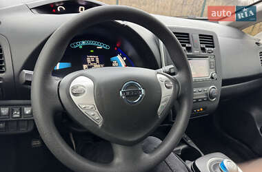 Хэтчбек Nissan Leaf 2016 в 