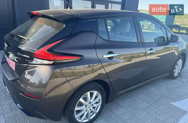 Хэтчбек Nissan Leaf 2021 в 