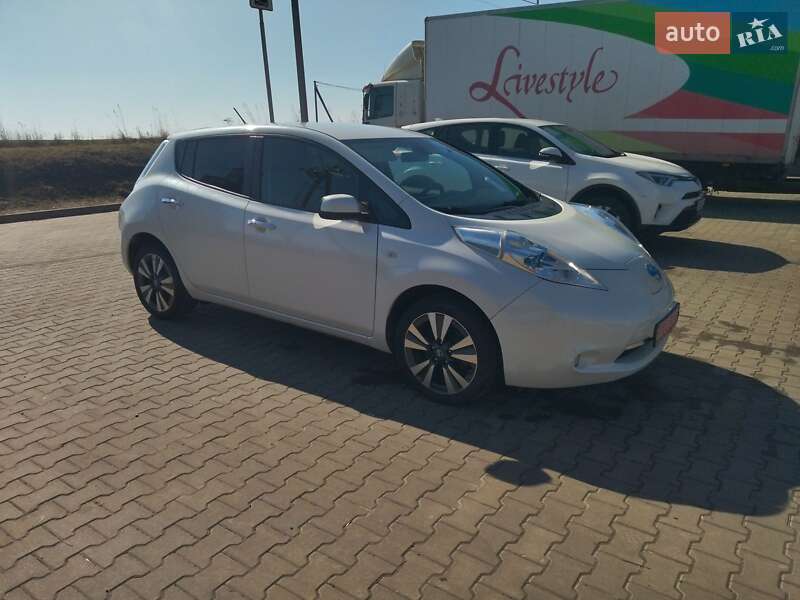 Хетчбек Nissan Leaf 2015 в Луцьку