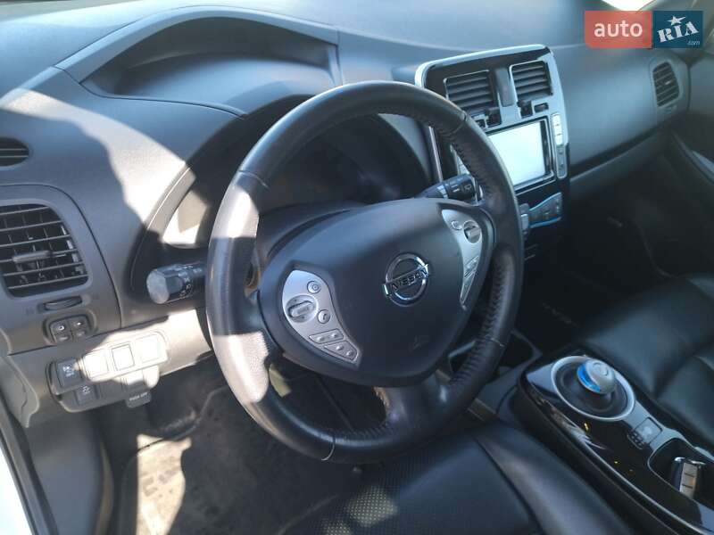 Хетчбек Nissan Leaf 2015 в Луцьку