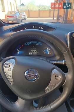 Хэтчбек Nissan Leaf 2016 в 