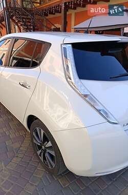 Хэтчбек Nissan Leaf 2016 в 