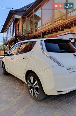 Хэтчбек Nissan Leaf 2016 в 