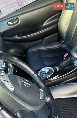 Хэтчбек Nissan Leaf 2014 в 