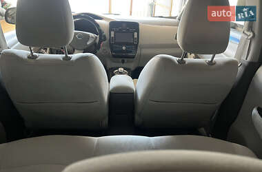 Хэтчбек Nissan Leaf 2012 в 