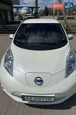 Хетчбек Nissan Leaf 2015 в 
