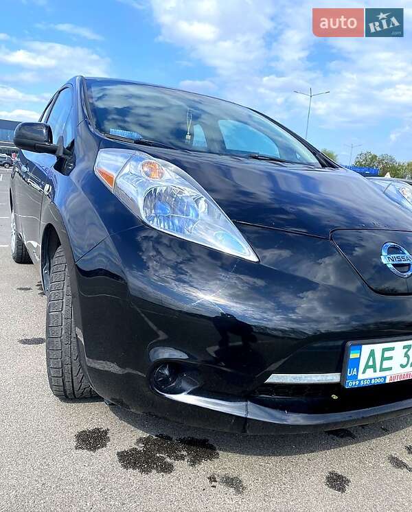 Хетчбек Nissan Leaf 2014 в Дніпрі
