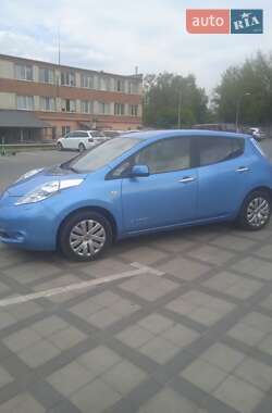 Хэтчбек Nissan Leaf 2011 в 