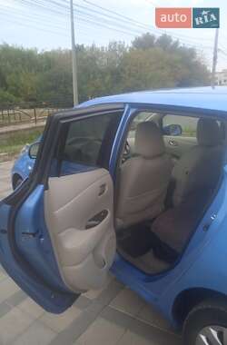 Хэтчбек Nissan Leaf 2011 в 