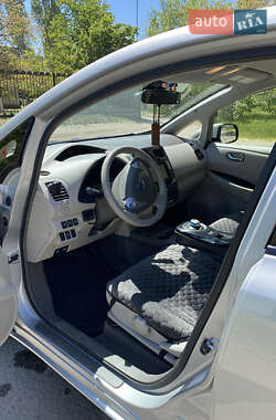 Хетчбек Nissan Leaf 2012 в 