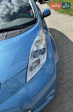 Хэтчбек Nissan Leaf 2013 в 