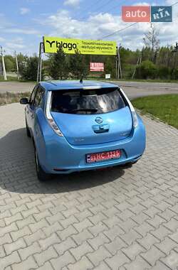 Хэтчбек Nissan Leaf 2013 в 