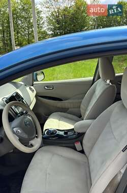Хэтчбек Nissan Leaf 2013 в 