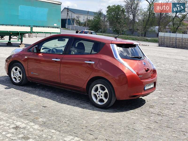 Хэтчбек Nissan Leaf 2012 в Кельменцах