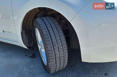Хетчбек Nissan Leaf 2013 в 