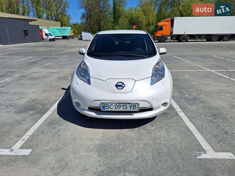 Хетчбек Nissan Leaf 2013 в 