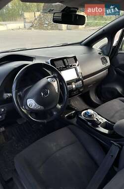 Хетчбек Nissan Leaf 2013 в 