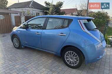 Хэтчбек Nissan Leaf 2014 в 