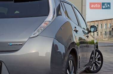Хэтчбек Nissan Leaf 2017 в 