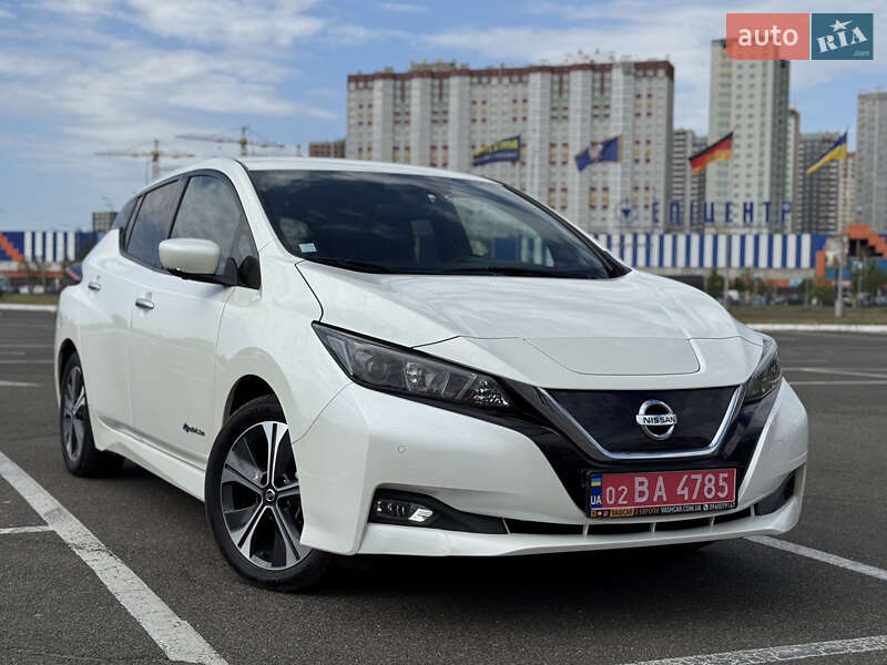 Хэтчбек Nissan Leaf 2019 в 