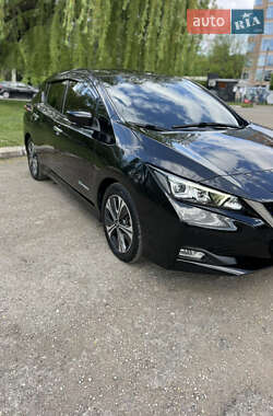 Хэтчбек Nissan Leaf 2019 в 