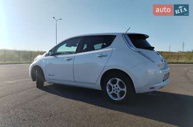 Хетчбек Nissan Leaf 2014 в 