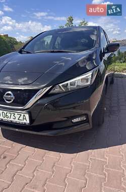 Хэтчбек Nissan Leaf 2021 в 