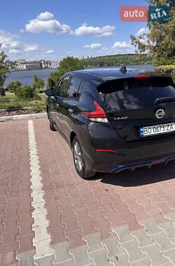 Хэтчбек Nissan Leaf 2021 в 
