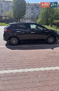 Хэтчбек Nissan Leaf 2021 в 