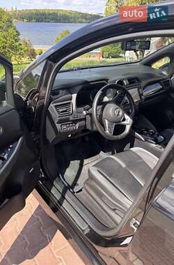 Хэтчбек Nissan Leaf 2021 в 
