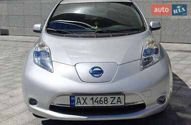Хетчбек Nissan Leaf 2013 в 