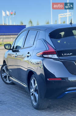 Хэтчбек Nissan Leaf 2018 в 