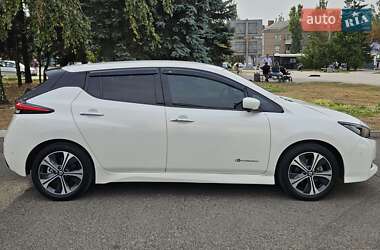Хетчбек Nissan Leaf 2019 в 