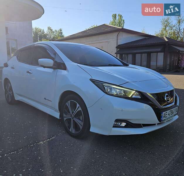 Хетчбек Nissan Leaf 2019 в 