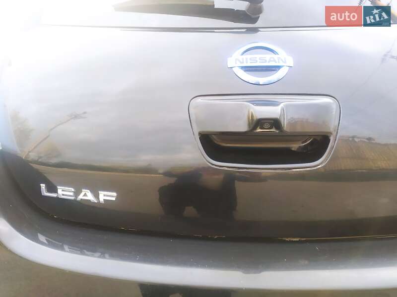 Хетчбек Nissan Leaf 2011 в 