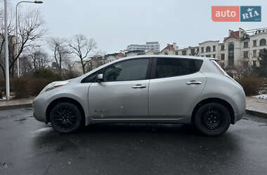 Хэтчбек Nissan Leaf 2015 в 