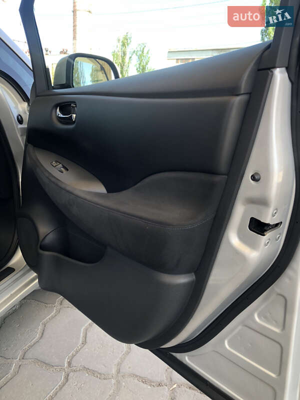 Хэтчбек Nissan Leaf 2015 в Запорожье