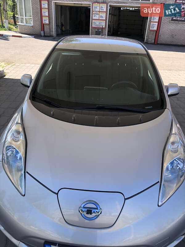 Хэтчбек Nissan Leaf 2015 в Запорожье