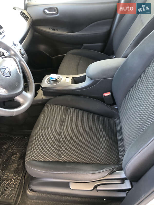 Хэтчбек Nissan Leaf 2015 в Запорожье