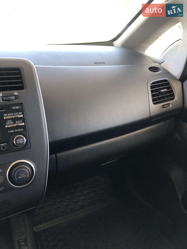 Хэтчбек Nissan Leaf 2015 в Запорожье