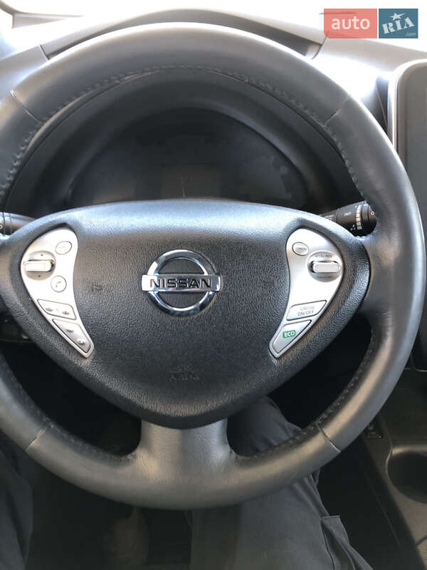 Хэтчбек Nissan Leaf 2015 в Запорожье