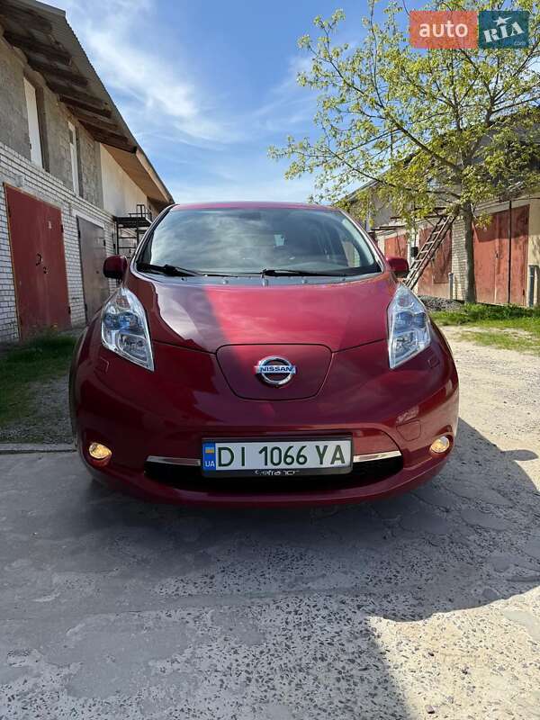 Хэтчбек Nissan Leaf 2015 в 