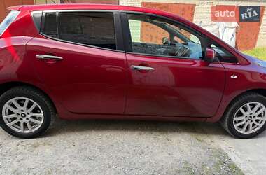 Хэтчбек Nissan Leaf 2015 в 