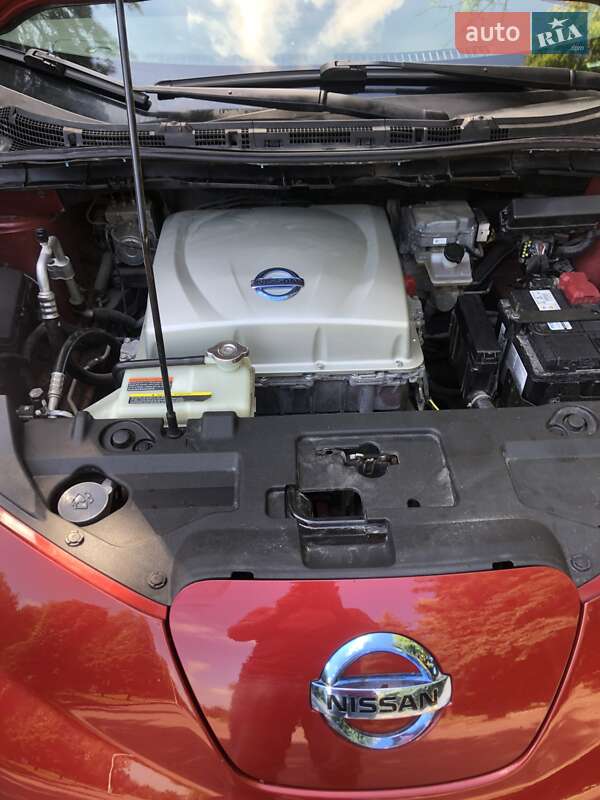 Хэтчбек Nissan Leaf 2014 в Ровно